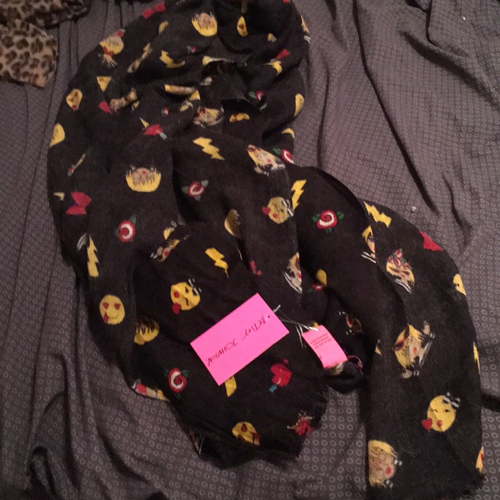 Black emoji print scarf!